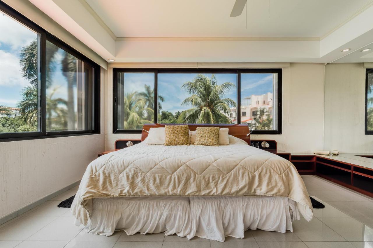 Elegant Lagoon Front By Casa Paraiso Villa