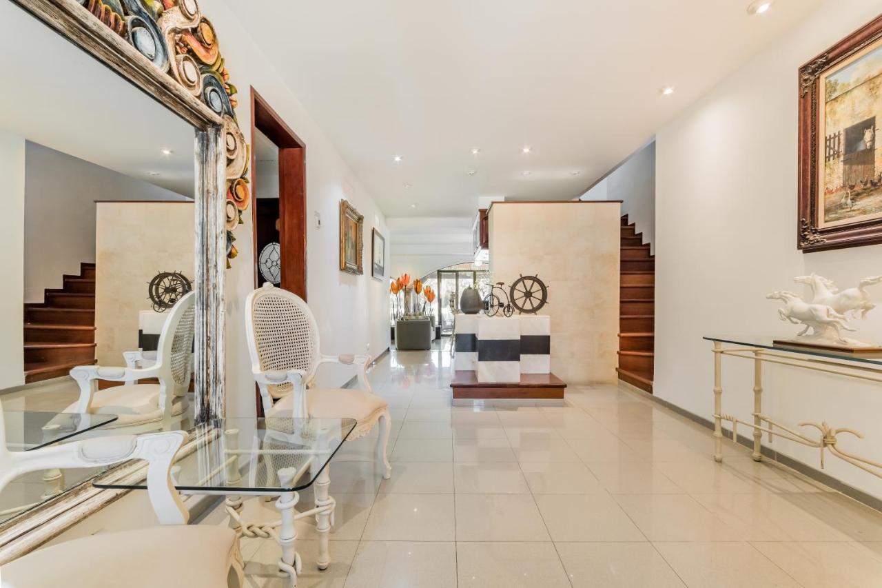 Villa Elegant Lagoon Front By Casa Paraiso *