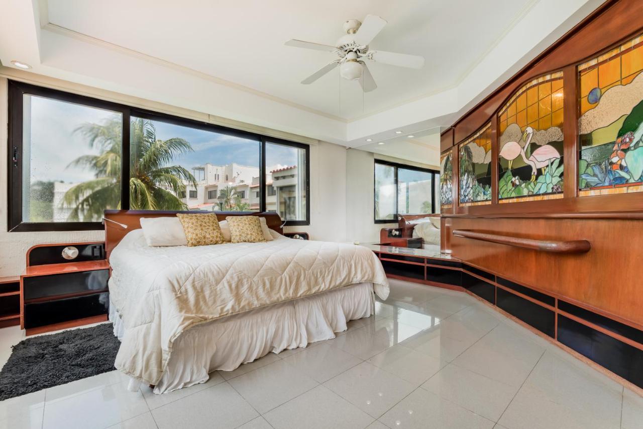 Elegant Lagoon Front By Casa Paraiso Villa *