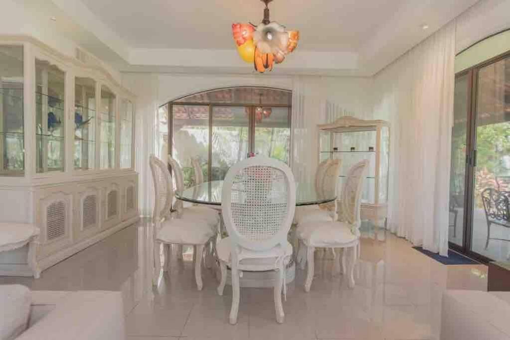 Villa Elegant Lagoon Front By Casa Paraiso