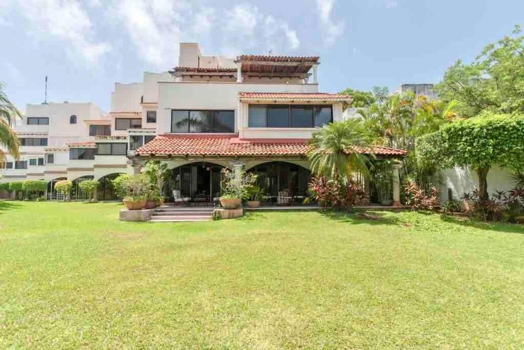 Elegant Lagoon Front By Casa Paraiso Villa *